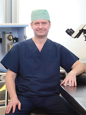 Пластический хирург, офтальмохирург, челюстно-лицевой хирург Клинического госпиталя на Яузе, доктор медицинских наук, профессор Давыдов Дмитрий Викторович